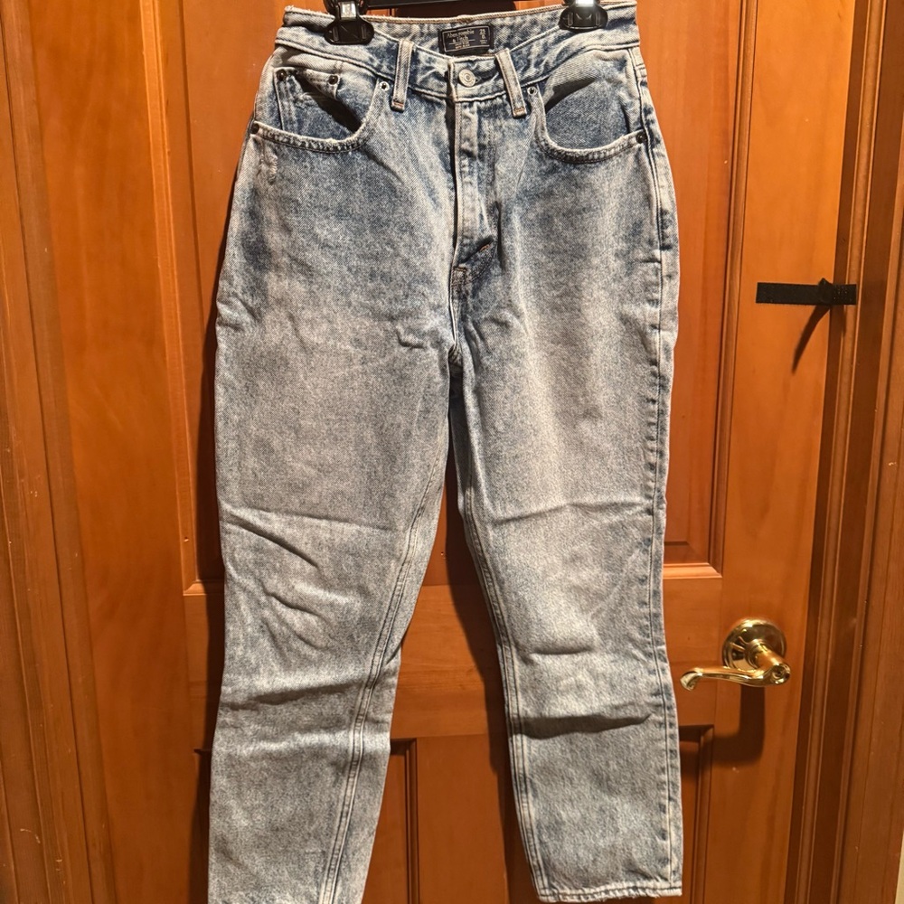 Abercrombie & Fitch High Rise Mom Jean